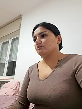 Snapshot of laura_dirtyhot chatting on 01.02.25 laura dirtyhot online show from 01.02.25