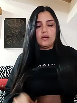 Snapshot of laura_dirtyhot chatting on 10.30.25 laura dirtyhot online show from 10.30.25