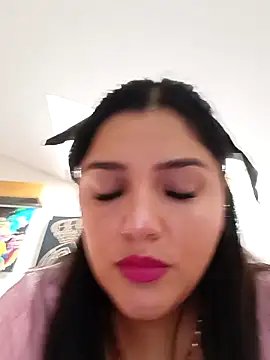 Snapshot of laura_dirtyhot chatting on 11.08.25 laura dirtyhot online show from 11.08.25