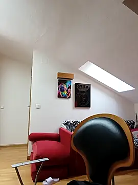 Snapshot of laura_dirtyhot chatting on 11.10.25 laura dirtyhot online show from 11.10.25