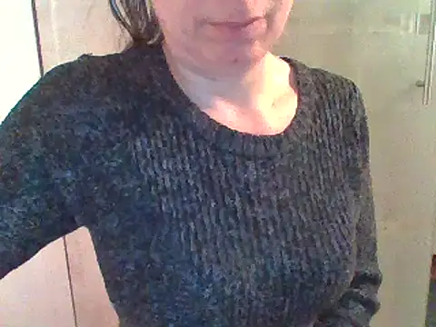 Moi Lina online show from 10.26.25