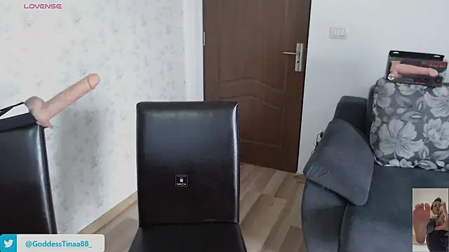 Snapshot of Goddess_Tina chatting on 11.10.25 Goddess Tina online show from 11.10.25