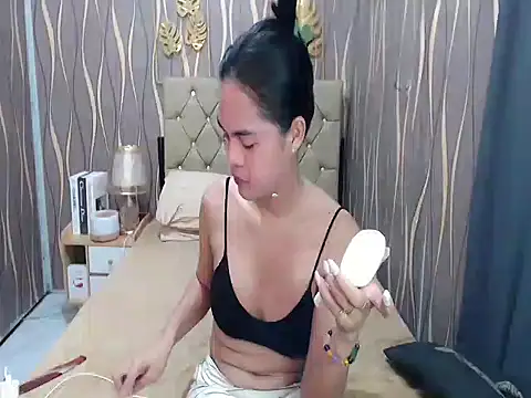 Snapshot of MilkyAnnaconda_69 chatting on 12.13.24 MilkyAnnaconda 69 online show from 12.13.24