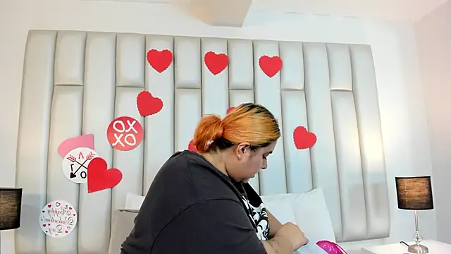 aandreaperez online show from 02.13.25