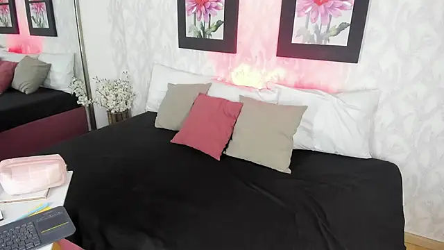 Snapshot of EmilySumer chatting on 11.27.25 EmilySumer online show from 11.27.25