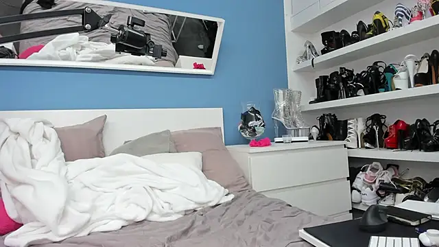 izzy-mendosa online show from 01.08.26