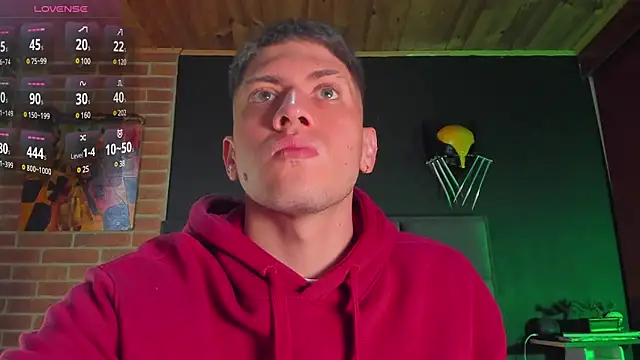 Snapshot of SebastianMaximoff chatting on 03.20.25 SebastianMaximoff online show from 03.20.25