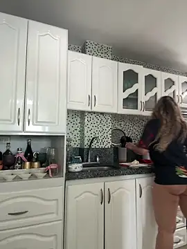 Snapshot of ValeriaHot69 chatting on 11.27.25 ValeriaHot69 online show from 11.27.25