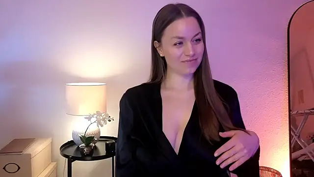 MilaFleur online show from 02.14.25