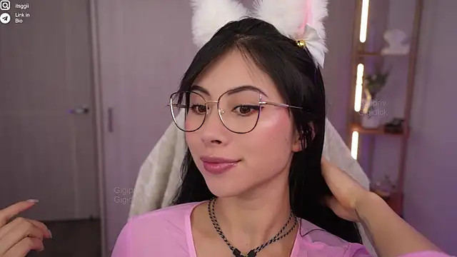 Snapshot of Gigi_ohlala chatting on 10.03.25 Gigi ohlala online show from 10.03.25