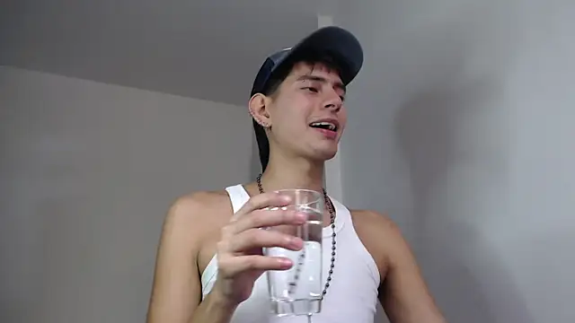 Snapshot of imdavo23 chatting on 12.15.25 imdavo23 online show from 12.15.25