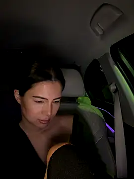 Snapshot of clairewntr chatting on 11.21.25 clairewntr online show from 11.21.25