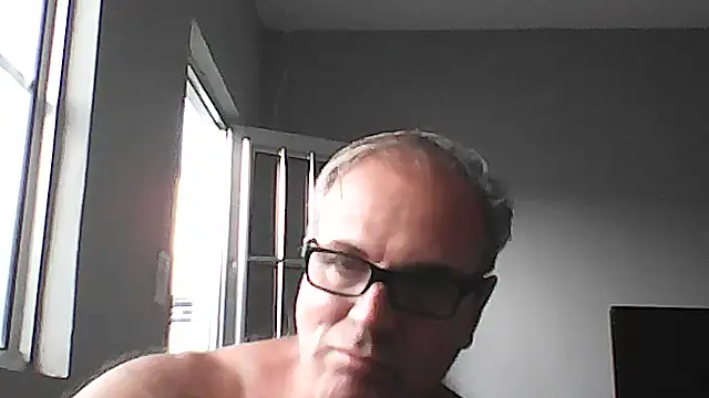 Snapshot of eduar570 chatting on 02.26.25 eduar570 online show from 02.26.25