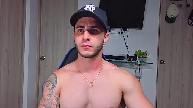Snapshot of Latino_stud4u chatting on 07.15.26 Latino stud4u online show from 07.15.26