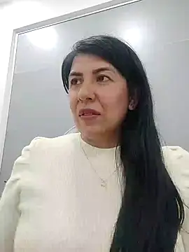 aisha latina online show from 01.24.25