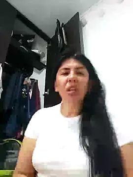 aisha latina online show from 02.06.25