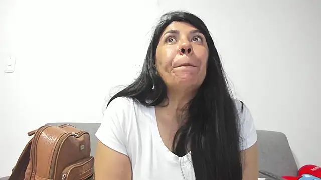 aisha latina online show from 02.27.25