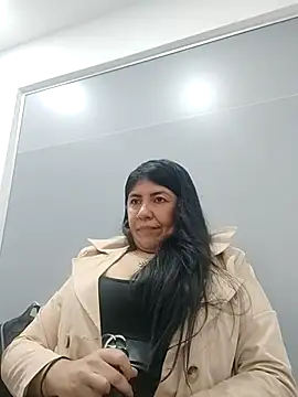 aisha latina online show from 03.21.25