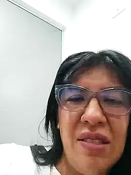 aisha latina online show from 09.26.25