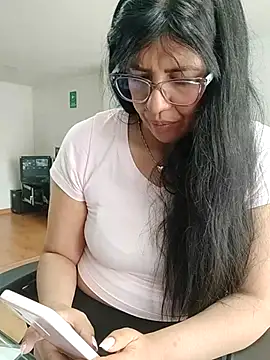 aisha latina online show from 11.20.25