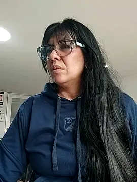 aisha latina online show from 12.04.25