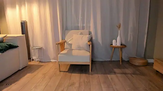 Snapshot of jin__ray chatting on 11.19.25 jin ray online show from 11.19.25