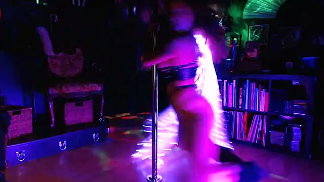 gothstripper online show from 10.03.25