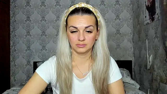 Snapshot of NicoletMoore chatting on 12.19.24 NicoletMoore online show from 12.19.24