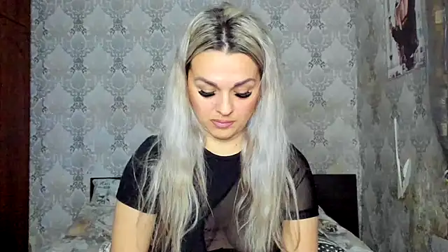 Snapshot of NicoletMoore chatting on 02.06.25 NicoletMoore online show from 02.06.25