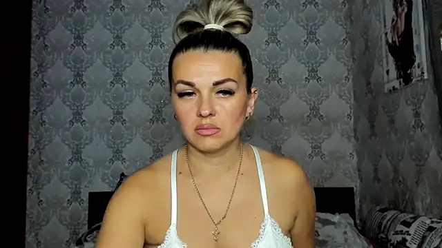 Snapshot of NicoletMoore chatting on 09.25.25 NicoletMoore online show from 09.25.25