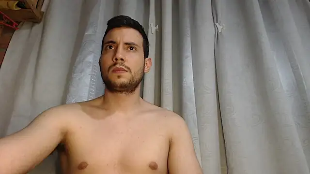 Snapshot of Armando_2002 chatting on 03.11.25 Armando 2002 online show from 03.11.25