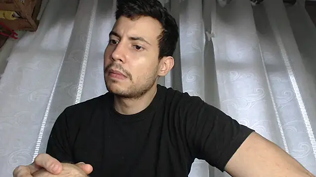 Snapshot of Armando_2002 chatting on 03.22.25 Armando 2002 online show from 03.22.25