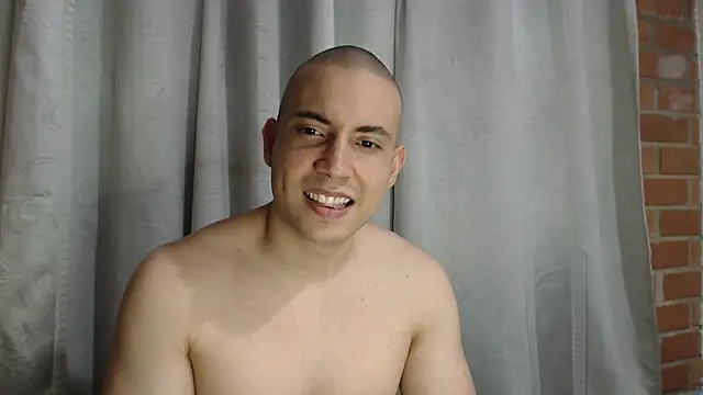 Snapshot of Armando_2002 chatting on 11.13.25 Armando 2002 online show from 11.13.25