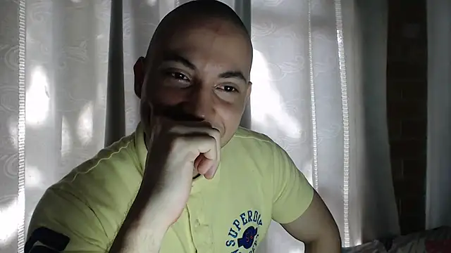 Snapshot of Armando_2002 chatting on 11.13.25 Armando 2002 online show from 11.13.25