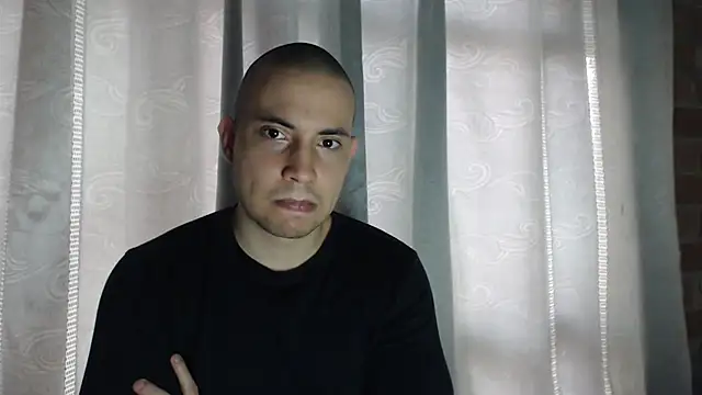 Snapshot of Armando_2002 chatting on 11.14.25 Armando 2002 online show from 11.14.25