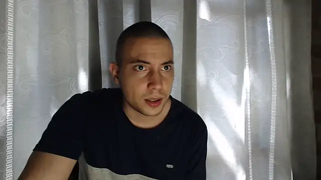 Snapshot of Armando_2002 chatting on 11.17.25 Armando 2002 online show from 11.17.25