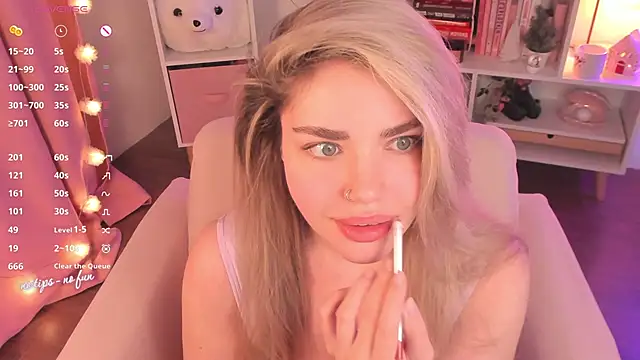 Snapshot of pussy-kattt chatting on 01.08.25 pussy-kattt online show from 01.08.25