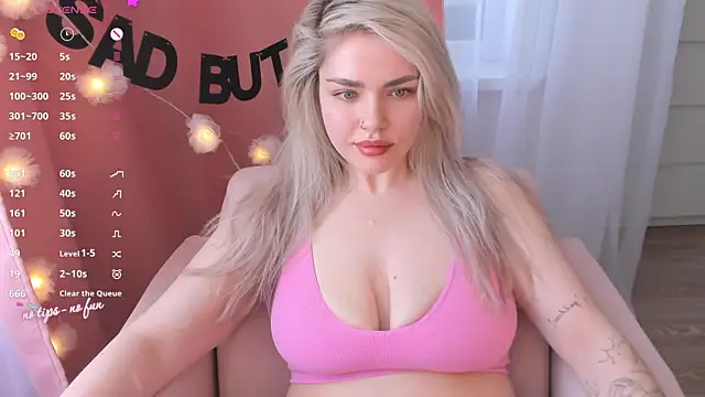 Snapshot of pussy-kattt chatting on 03.04.25 pussy-kattt online show from 03.04.25