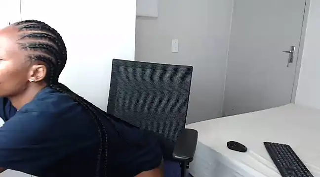 Snapshot of QUEENMANDYY chatting on 01.16.25 QUEENMANDYY online show from 01.16.25