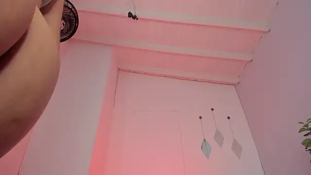 Snapshot of swt-booty chatting on 10.22.25 swt-booty online show from 10.22.25