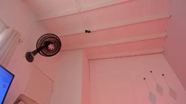 Snapshot of swt-booty chatting on 10.23.25 swt-booty online show from 10.23.25