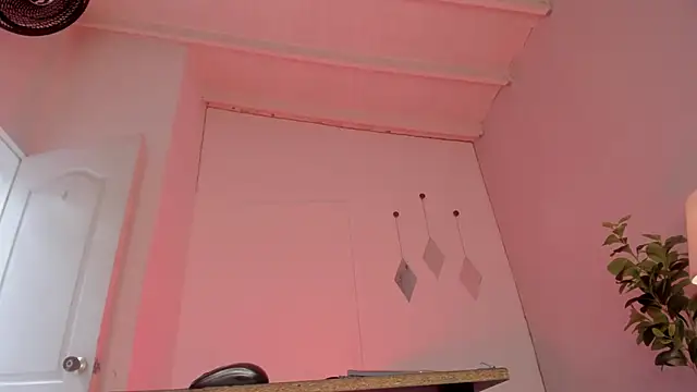 Snapshot of swt-booty chatting on 11.10.25 swt-booty online show from 11.10.25