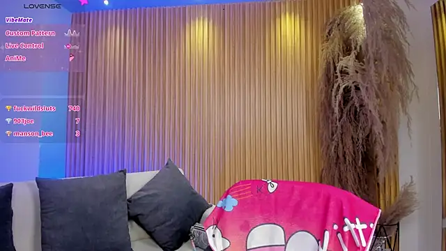 miataylorr1 online show from 02.17.25