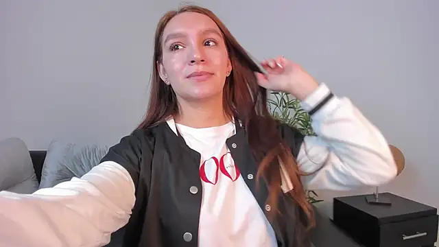 miataylorr1 online show from 02.26.25