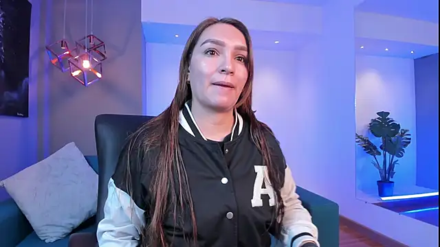 miataylorr1 online show from 11.01.25