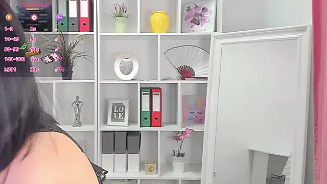 Snapshot of EmaBrownie chatting on 03.19.25 EmaBrownie online show from 03.19.25