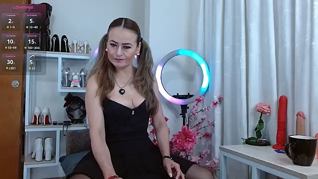 Snapshot of magenta_maturr chatting on 09.14.25 magenta maturr online show from 09.14.25