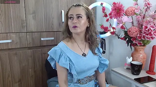 Snapshot of magenta_maturr chatting on 10.26.25 magenta maturr online show from 10.26.25