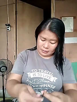 Snapshot of lickmepussy21 chatting on 11.12.25 lickmepussy21 online show from 11.12.25