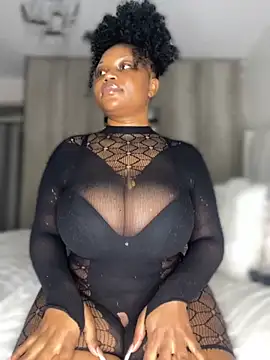 Snapshot of Hyra_Ari chatting on 09.13.25 Hyra Ari online show from 09.13.25